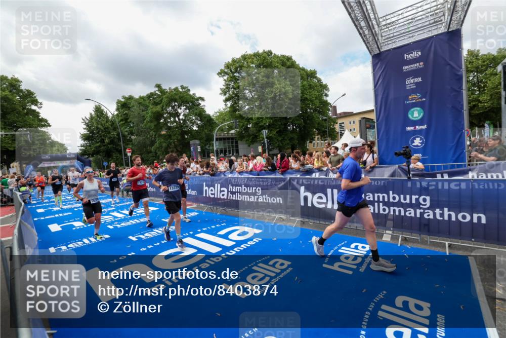 29.06.2025 - hella hamburg halbmarathon Zöllner http://msf.ph/oto/8403874 29.06.2025 10:39:20 Ziel 2044, 3282, 4565, 5752, 6037, 8319, 8925, 11305, 12046, 13479, 13729, 14311, 17646, 17668 meine-sportfotos.de