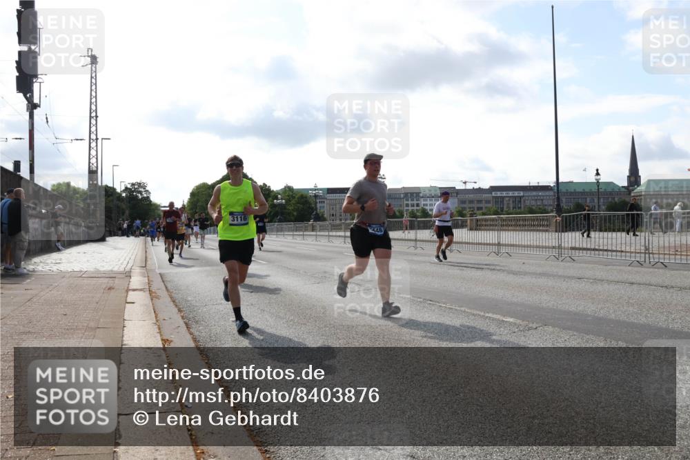 29.06.2025 - hella hamburg halbmarathon Lena Gebhardt http://msf.ph/oto/8403876 29.06.2025 09:49:19 Lombardsbrücke 3116, 1042, 1571, 1600, 1603, 2044, 2707, 2745, 2750, 2797, 2849, 2980, 3014, 3116, 4062, 4148, 4766, 5003, 5050, 5124, 5648, 5889, 6037, 6047, 6095, 6149, 6771, 7035, 7109, 7310, 7482, 7743, 7981, 8002, 8358, 9640, 9643, 10369, 10451, 10738, 10877, 11106, 11177, 11423, 11447, 11952, 12088, 12091, 12098, 12168, 12739, 13064, 13137, 13158, 13190, 13372, 13755, 13900, 14075, 14311, 14359, 14603, 14629, 14667, 14789, 15094 meine-sportfotos.de