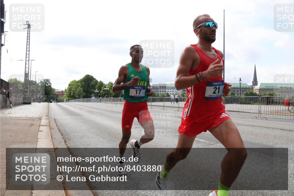 29.06.2025 - hella hamburg halbmarathon Lena Gebhardt http://msf.ph/oto/8403880 29.06.2025 09:32:10 Lombardsbrücke 17, 21, 15, 17, 20, 21, 58 meine-sportfotos.de