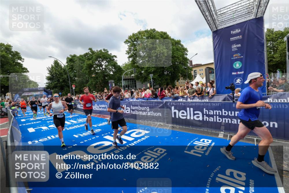 29.06.2025 - hella hamburg halbmarathon Zöllner http://msf.ph/oto/8403882 29.06.2025 10:39:20 Ziel 2044, 3282, 4565, 5752, 6037, 8319, 8925, 11305, 12046, 13479, 13729, 14311, 17646, 17668 meine-sportfotos.de