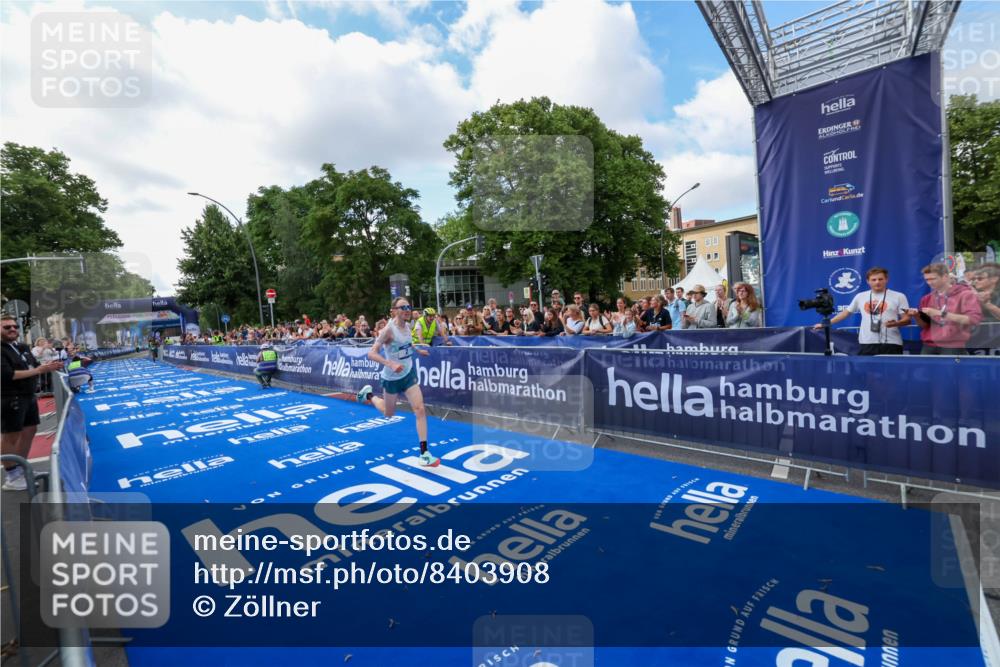 29.06.2025 - hella hamburg halbmarathon Zöllner http://msf.ph/oto/8403908 29.06.2025 10:02:32 Ziel 2, 22 meine-sportfotos.de