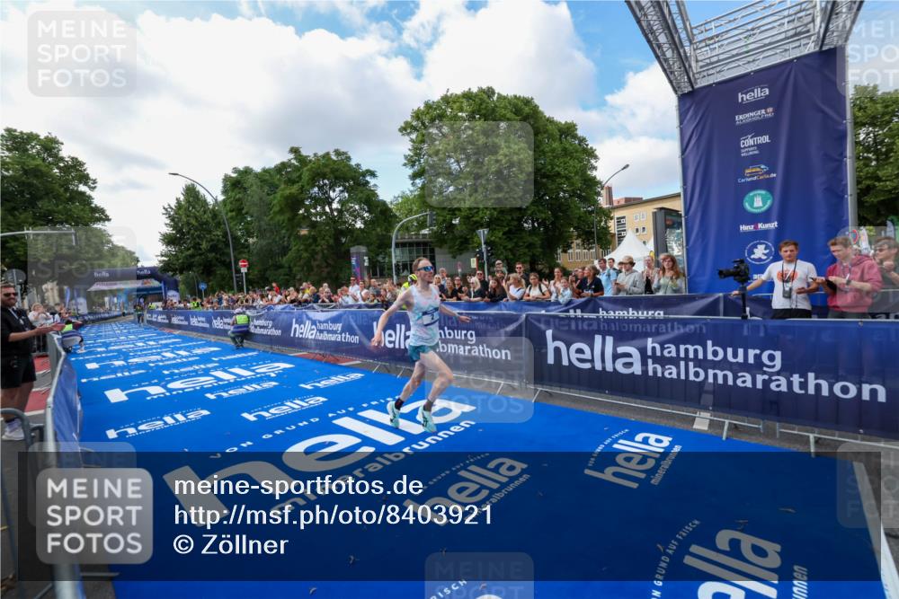 29.06.2025 - hella hamburg halbmarathon Zöllner http://msf.ph/oto/8403921 29.06.2025 10:02:32 Ziel 2, 22 meine-sportfotos.de