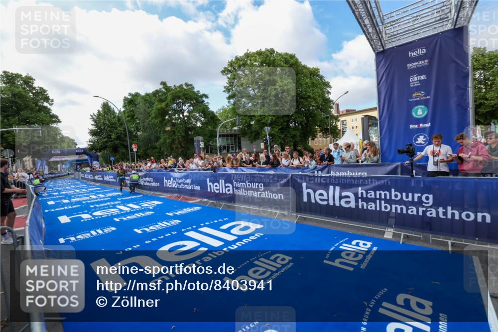 29.06.2025 - hella hamburg halbmarathon Zöllner http://msf.ph/oto/8403941 29.06.2025 10:02:35 Ziel 22 meine-sportfotos.de