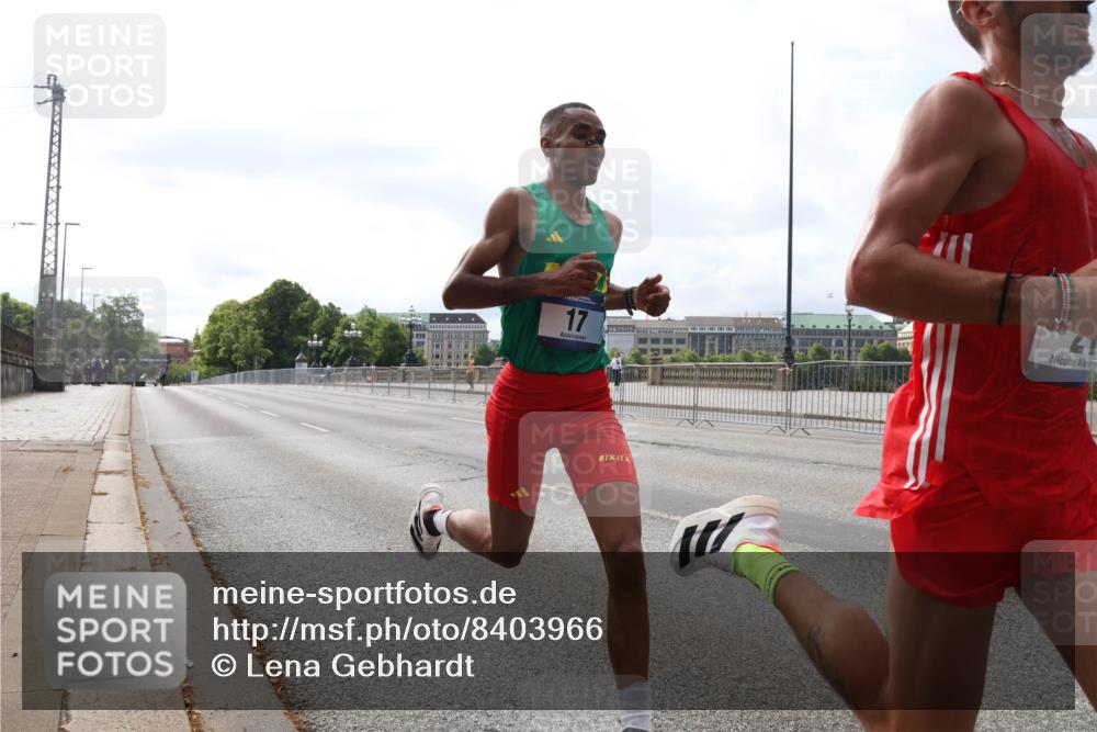 29.06.2025 - hella hamburg halbmarathon Lena Gebhardt http://msf.ph/oto/8403966 29.06.2025 09:32:10 Lombardsbrücke 17, 15, 17, 20, 21, 58 meine-sportfotos.de