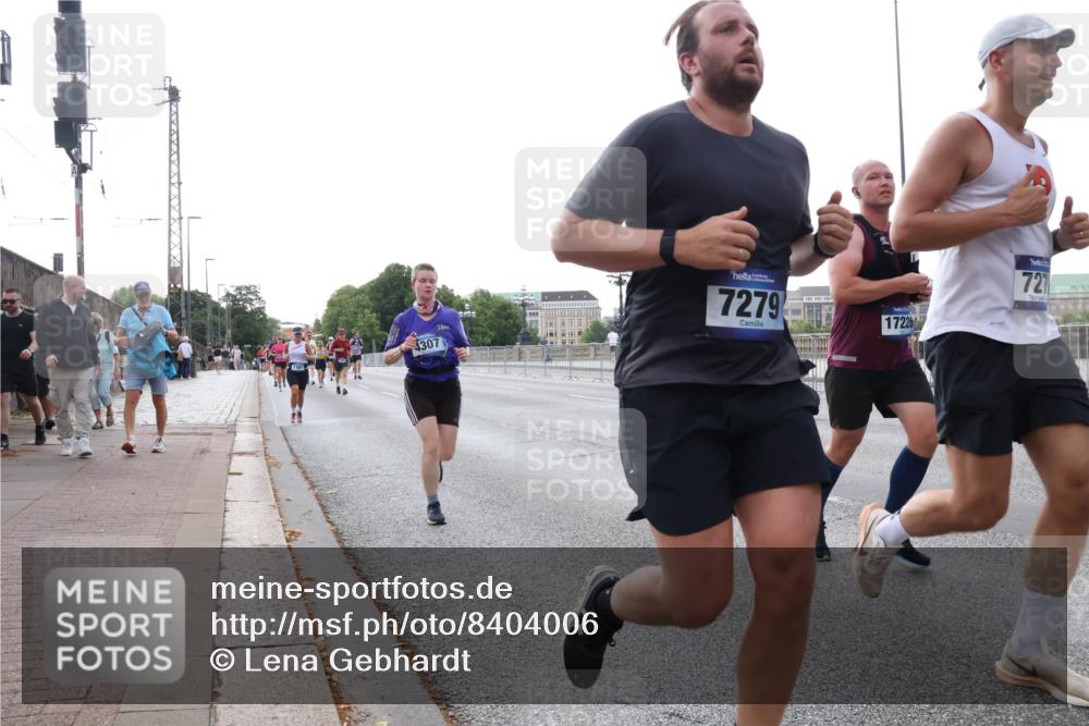 29.06.2025 - hella hamburg halbmarathon Lena Gebhardt http://msf.ph/oto/8404006 29.06.2025 10:03:35 Lombardsbrücke 4307, 7279, 17226, 727, 1114, 1135, 1138, 1161, 1367, 1414, 1450, 1885, 2277, 2594, 2619, 2683, 2759, 2782, 3572, 4307, 4511, 5384, 5396, 5464, 6391, 6453, 7006, 7211, 7277, 7278, 7279, 7290, 7306, 7706, 7935, 8484, 8727, 9280, 9439, 9453, 10389, 10824, 11402, 11556, 12177, 12211, 12212, 12377, 12843, 13036, 13474, 13732, 13793, 13857, 13874, 13976, 15539, 15643, 15859, 16113, 16371, 16621, 17226, 17550, 18028 meine-sportfotos.de