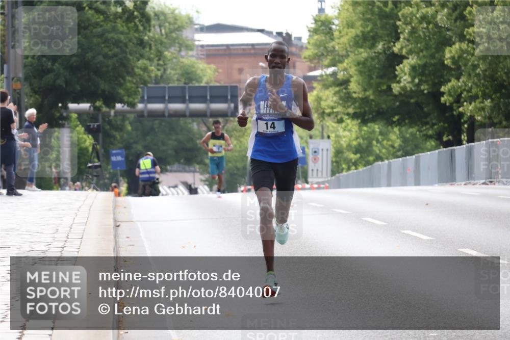 29.06.2025 - hella hamburg halbmarathon Lena Gebhardt http://msf.ph/oto/8404007 29.06.2025 09:32:17 Lombardsbrücke 14, 17, 20, 21 meine-sportfotos.de