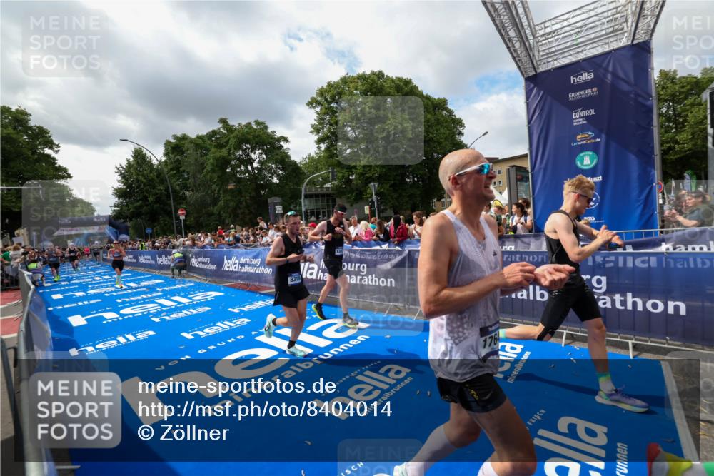 29.06.2025 - hella hamburg halbmarathon Zöllner http://msf.ph/oto/8404014 29.06.2025 10:39:24 Ziel 2044, 4565, 6037, 6152, 8319, 8925, 12046, 12335, 13479, 14359, 15013, 15866, 17646 meine-sportfotos.de