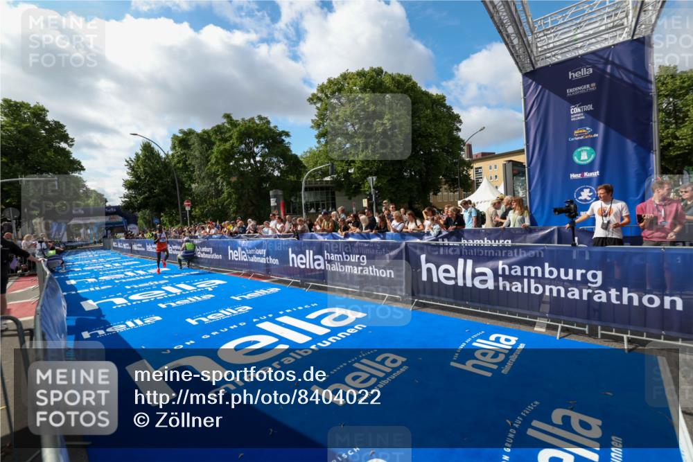29.06.2025 - hella hamburg halbmarathon Zöllner http://msf.ph/oto/8404022 29.06.2025 10:02:48 Ziel 10 meine-sportfotos.de