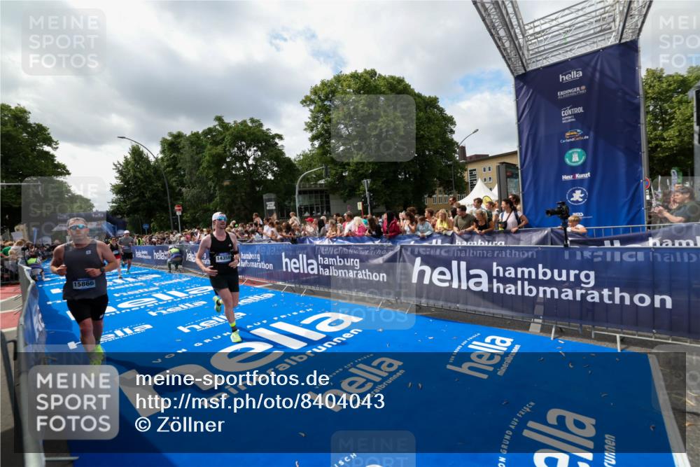 29.06.2025 - hella hamburg halbmarathon Zöllner http://msf.ph/oto/8404043 29.06.2025 10:39:28 Ziel 1343, 2546, 2972, 6037, 6152, 8346, 12335, 12372, 14359, 15013, 15866 meine-sportfotos.de