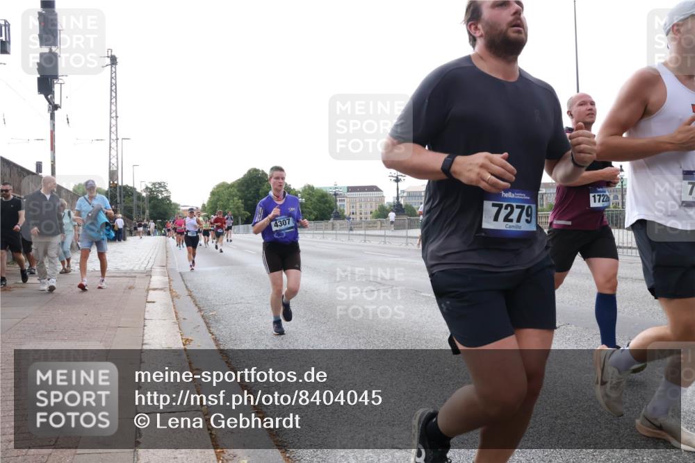 29.06.2025 - hella hamburg halbmarathon Lena Gebhardt http://msf.ph/oto/8404045 29.06.2025 10:03:35 Lombardsbrücke 1722, 4307, 7279, 1114, 1135, 1138, 1161, 1367, 1414, 1450, 1885, 2277, 2594, 2619, 2683, 2759, 2782, 3572, 4307, 4511, 5384, 5396, 5464, 6391, 6453, 7006, 7211, 7277, 7278, 7279, 7290, 7306, 7706, 7935, 8484, 8727, 9280, 9439, 9453, 10389, 10824, 11402, 11556, 12177, 12211, 12212, 12377, 12843, 13036, 13474, 13732, 13793, 13857, 13874, 13976, 15539, 15643, 15859, 16113, 16371, 16621, 17226, 17550, 18028 meine-sportfotos.de