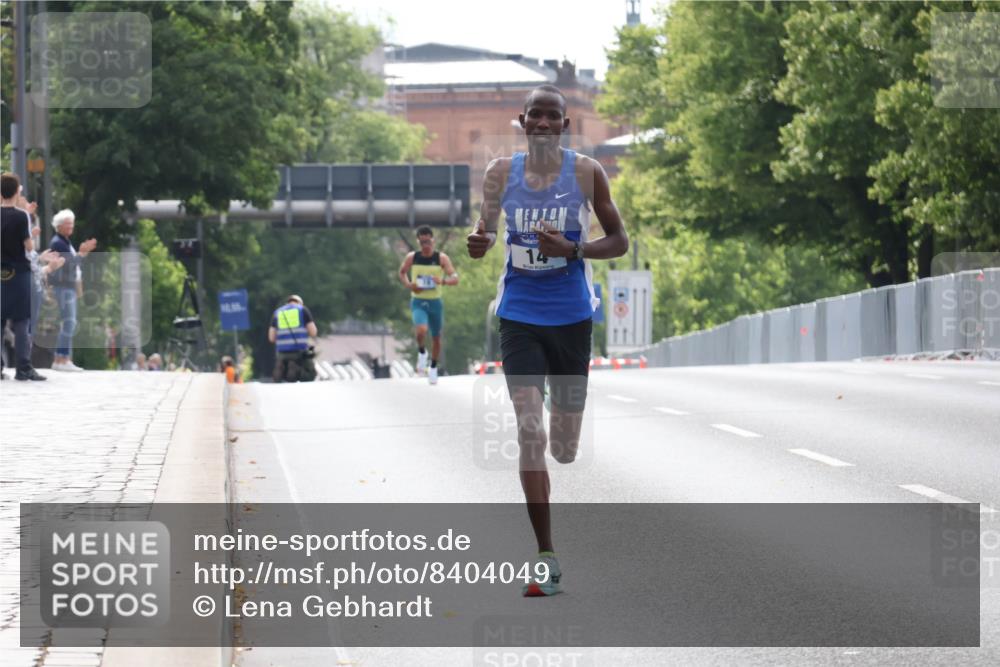 29.06.2025 - hella hamburg halbmarathon Lena Gebhardt http://msf.ph/oto/8404049 29.06.2025 09:32:17 Lombardsbrücke 10, 00, 14, 17, 20, 21 meine-sportfotos.de