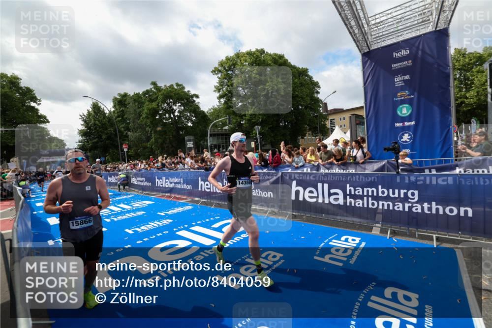 29.06.2025 - hella hamburg halbmarathon Zöllner http://msf.ph/oto/8404059 29.06.2025 10:39:29 Ziel 1343, 2546, 2972, 6152, 8346, 12335, 12372, 14359, 15013, 15866 meine-sportfotos.de