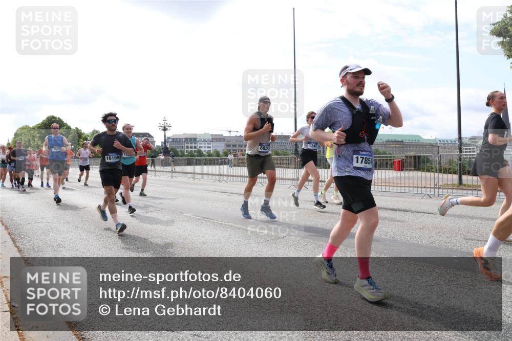 29.06.2025 - hella hamburg halbmarathon Lena Gebhardt http://msf.ph/oto/8404060 29.06.2025 10:16:29 Lombardsbrücke 17694, 6024, 16199, 1244, 17854, 1212, 1244, 1308, 1599, 1825, 2071, 2165, 2347, 2436, 2803, 2835, 2912, 3030, 3088, 3134, 3156, 3176, 3484, 3648, 3687, 4478, 4583, 4637, 4828, 5036, 5037, 5046, 5294, 6024, 6488, 6742, 6941, 7158, 7358, 7753, 8169, 8274, 8295, 8317, 8597, 8619, 8645, 8707, 8847, 8857, 9332, 9492, 9601, 9628, 9664, 9676, 9802, 9810, 9881, 10076, 10107, 10139, 10141, 10183, 10232, 10292, 10844, 10990, 11344, 11345 meine-sportfotos.de