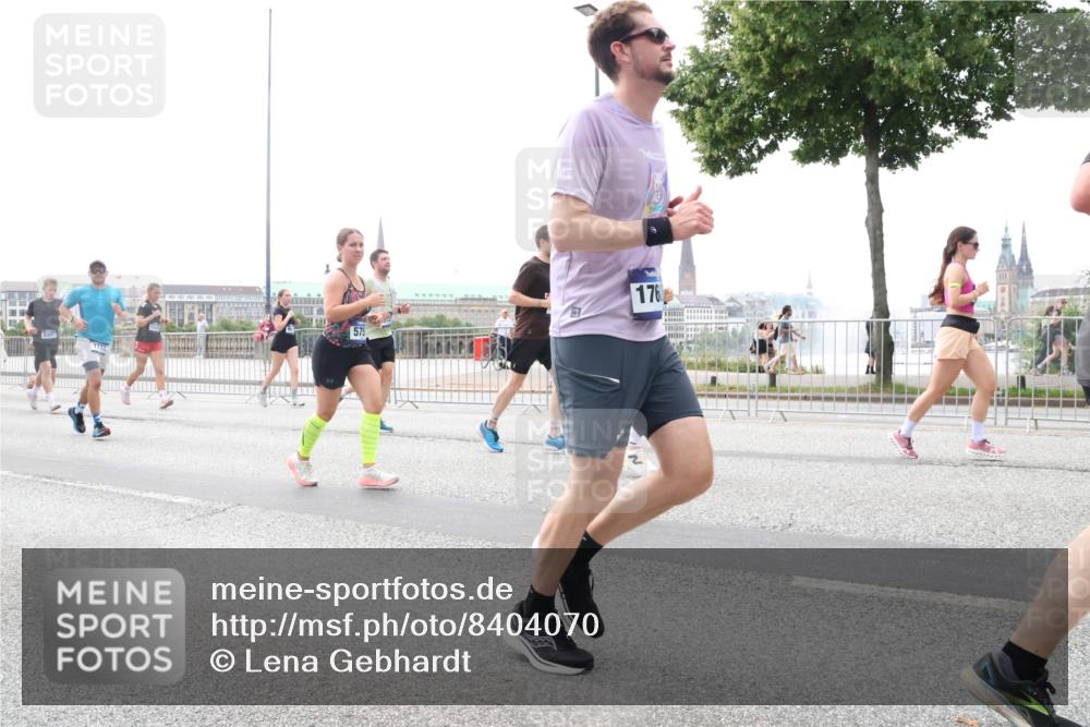 29.06.2025 - hella hamburg halbmarathon Lena Gebhardt http://msf.ph/oto/8404070 29.06.2025 10:50:14 Lombardsbrücke 5997, 7122, 575, 176, 1259, 1487, 1511, 1828, 2047, 2212, 3203, 3680, 3701, 3710, 3805, 3897, 4090, 4168, 4870, 4961, 5119, 5749, 5751, 5997, 6680, 6830, 7366, 7505, 7677, 7721, 7722, 7755, 8065, 8254, 8299, 9015, 9605, 9940, 10060, 10286, 10403, 10617, 10683, 10744, 11030, 11426, 11696, 11716, 11760, 12079, 12124, 13127, 13128, 13309, 13381, 13744, 13846, 13887, 14102, 14144, 14505, 14545, 14591, 14692, 14940, 15230, 15626 meine-sportfotos.de
