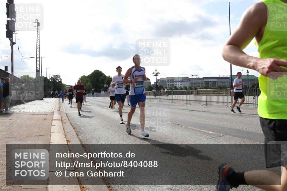 29.06.2025 - hella hamburg halbmarathon Lena Gebhardt http://msf.ph/oto/8404088 29.06.2025 09:49:20 Lombardsbrücke 3014, 18188, 1042, 1571, 1600, 1603, 2044, 2707, 2745, 2750, 2797, 2849, 2980, 3014, 3116, 4062, 4148, 4766, 5003, 5050, 5124, 5648, 5889, 6037, 6047, 6095, 6149, 6771, 7035, 7109, 7229, 7310, 7482, 7743, 7981, 8002, 8358, 9640, 9914, 10369, 10451, 10738, 10877, 11106, 11177, 11423, 11447, 11952, 12088, 12091, 12098, 12168, 12739, 13064, 13137, 13158, 13190, 13372, 13755, 13900, 14075, 14311, 14359, 14603, 14629, 14667, 14789, 15094 meine-sportfotos.de