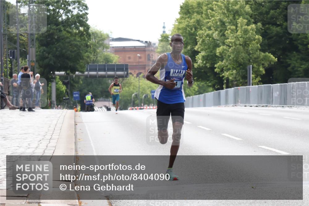 29.06.2025 - hella hamburg halbmarathon Lena Gebhardt http://msf.ph/oto/8404090 29.06.2025 09:32:18 Lombardsbrücke 14, 17, 20, 21 meine-sportfotos.de