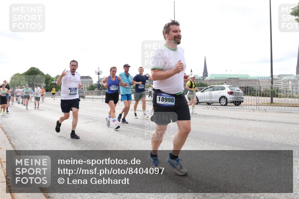 29.06.2025 - hella hamburg halbmarathon Lena Gebhardt http://msf.ph/oto/8404097 29.06.2025 10:24:07 Lombardsbrücke 111, 8141, 11415, 5358, 8717, 18998, 1005, 1009, 1389, 1444, 1545, 2125, 2132, 2477, 2489, 3013, 3185, 3285, 3579, 4122, 4162, 4597, 4646, 4684, 4719, 4990, 4993, 5039, 5055, 5258, 5260, 5358, 5661, 5954, 6478, 6524, 6526, 6747, 7013, 7426, 7528, 7920, 7975, 8031, 8141, 8149, 8167, 8181, 8187, 8297, 8502, 8676, 8717, 9063, 9217, 9603, 9715, 10649, 11044, 11306, 11347, 11415, 11454, 11793, 12210, 13149, 13711, 14521, 15739, 15853 meine-sportfotos.de