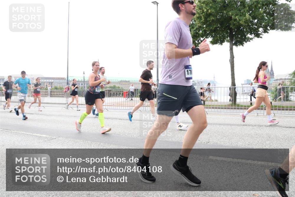 29.06.2025 - hella hamburg halbmarathon Lena Gebhardt http://msf.ph/oto/8404108 29.06.2025 10:50:14 Lombardsbrücke 7722, 575, 176, 1259, 1487, 1511, 1828, 2047, 2212, 3203, 3680, 3701, 3710, 3805, 3897, 4090, 4168, 4870, 4961, 5119, 5749, 5751, 5997, 6680, 6830, 7366, 7505, 7677, 7721, 7722, 7755, 8065, 8254, 8299, 9015, 9605, 9940, 10060, 10286, 10403, 10617, 10683, 10744, 11030, 11426, 11696, 11716, 11760, 12079, 12124, 13127, 13128, 13309, 13381, 13744, 13846, 13887, 14102, 14144, 14505, 14545, 14591, 14692, 14940, 15230, 15626 meine-sportfotos.de