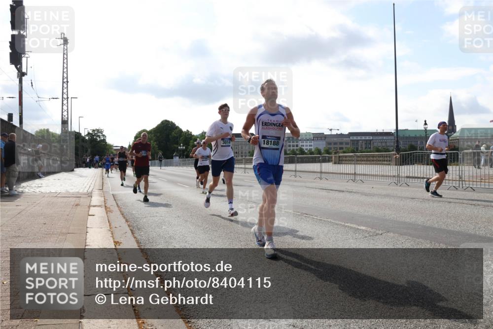 29.06.2025 - hella hamburg halbmarathon Lena Gebhardt http://msf.ph/oto/8404115 29.06.2025 09:49:21 Lombardsbrücke 3014, 18188, 1571, 1600, 1603, 2044, 2707, 2745, 2750, 2797, 2849, 2980, 3014, 3116, 3136, 4062, 4148, 4766, 5050, 5124, 5648, 5889, 6037, 6047, 6095, 6149, 6771, 7035, 7109, 7229, 7310, 7482, 7743, 7981, 8002, 8358, 9640, 9914, 10369, 10451, 10738, 10877, 11106, 11177, 11423, 11447, 11952, 12088, 12091, 12098, 12168, 12739, 13064, 13137, 13158, 13190, 13372, 13755, 13900, 14075, 14311, 14359, 14603, 14629, 14667, 14789, 15094 meine-sportfotos.de