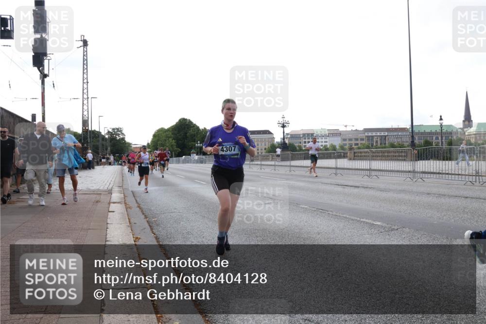 29.06.2025 - hella hamburg halbmarathon Lena Gebhardt http://msf.ph/oto/8404128 29.06.2025 10:03:35 Lombardsbrücke 4307, 1114, 1135, 1138, 1161, 1367, 1414, 1450, 1885, 2277, 2594, 2619, 2683, 2759, 2782, 3572, 4307, 4511, 5384, 5396, 5464, 6391, 6453, 7006, 7211, 7277, 7278, 7279, 7290, 7306, 7706, 7935, 8484, 8727, 9280, 9439, 9453, 10389, 10824, 11402, 11556, 12177, 12211, 12212, 12377, 12843, 13036, 13474, 13732, 13793, 13857, 13874, 13976, 15539, 15643, 15859, 16113, 16371, 16621, 17226, 17550, 18028 meine-sportfotos.de