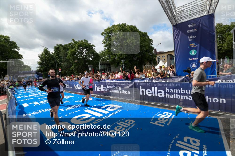29.06.2025 - hella hamburg halbmarathon Zöllner http://msf.ph/oto/8404129 29.06.2025 10:39:32 Ziel 1343, 2546, 2972, 6152, 7152, 7154, 8346, 9116, 9265, 12335, 12372, 15013, 15336, 15965 meine-sportfotos.de