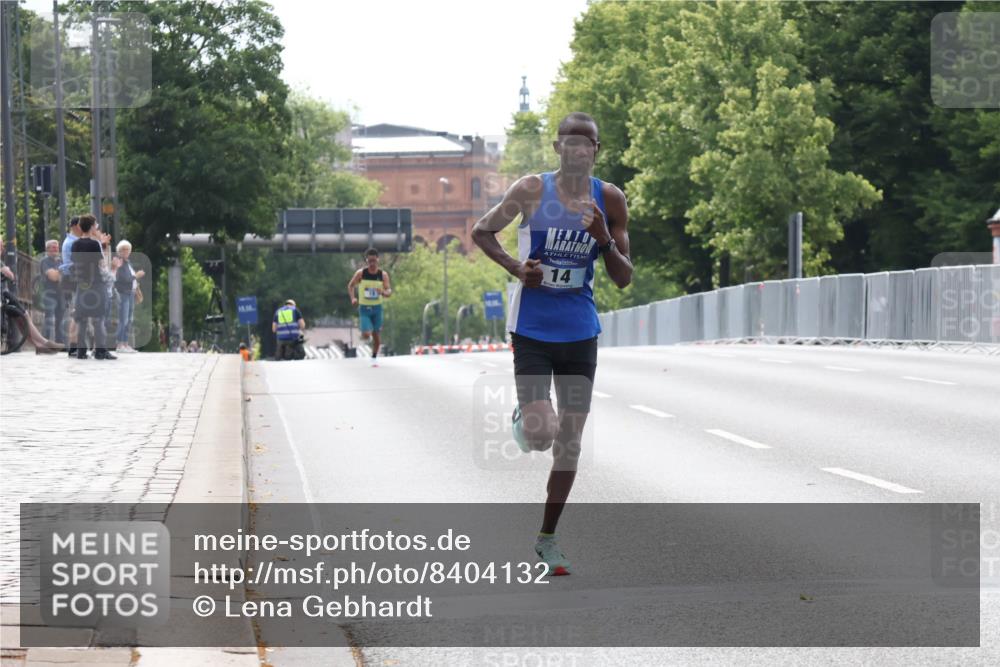 29.06.2025 - hella hamburg halbmarathon Lena Gebhardt http://msf.ph/oto/8404132 29.06.2025 09:32:18 Lombardsbrücke 10, 56, 14, 14, 17, 20, 21 meine-sportfotos.de