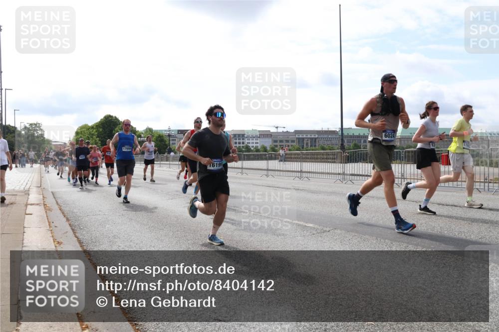 29.06.2025 - hella hamburg halbmarathon Lena Gebhardt http://msf.ph/oto/8404142 29.06.2025 10:16:29 Lombardsbrücke 17694, 16199, 6024, 179, 1212, 1244, 1308, 1599, 1825, 2071, 2165, 2347, 2436, 2803, 2835, 2912, 3030, 3088, 3134, 3156, 3176, 3484, 3648, 3687, 4478, 4583, 4637, 4828, 5036, 5037, 5046, 5294, 6024, 6488, 6742, 6941, 7158, 7358, 7753, 8169, 8274, 8295, 8317, 8597, 8619, 8645, 8707, 8847, 8857, 9332, 9492, 9601, 9628, 9664, 9676, 9802, 9810, 9881, 10076, 10107, 10139, 10141, 10183, 10232, 10292, 10844, 10990, 11344, 11345 meine-sportfotos.de