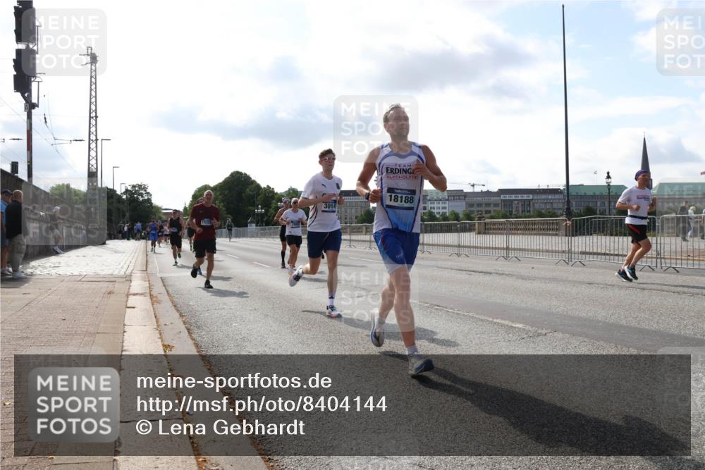 29.06.2025 - hella hamburg halbmarathon Lena Gebhardt http://msf.ph/oto/8404144 29.06.2025 09:49:21 Lombardsbrücke 3014, 18188, 1571, 1600, 1603, 2044, 2707, 2745, 2750, 2797, 2849, 2980, 3014, 3116, 3136, 4062, 4148, 4766, 5050, 5124, 5648, 5889, 6037, 6047, 6095, 6149, 6771, 7035, 7109, 7229, 7310, 7482, 7743, 7981, 8002, 8358, 9640, 9914, 10369, 10451, 10738, 10877, 11106, 11177, 11423, 11447, 11952, 12088, 12091, 12098, 12168, 12739, 13064, 13137, 13158, 13190, 13372, 13755, 13900, 14075, 14311, 14359, 14603, 14629, 14667, 14789, 15094 meine-sportfotos.de