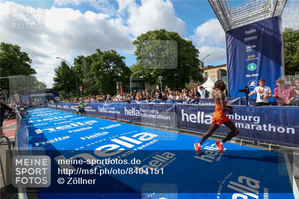 29.06.2025 - hella hamburg halbmarathon Zöllner http://msf.ph/oto/8404151 29.06.2025 10:02:50 Ziel 10 meine-sportfotos.de
