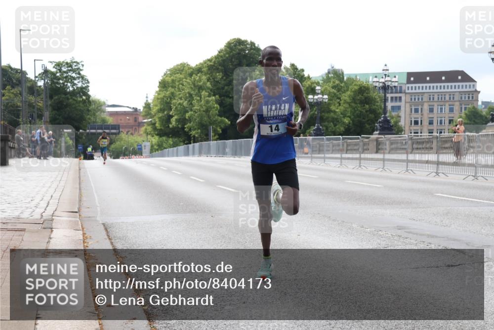 29.06.2025 - hella hamburg halbmarathon Lena Gebhardt http://msf.ph/oto/8404173 29.06.2025 09:32:20 Lombardsbrücke 14, 14, 17, 20, 21 meine-sportfotos.de