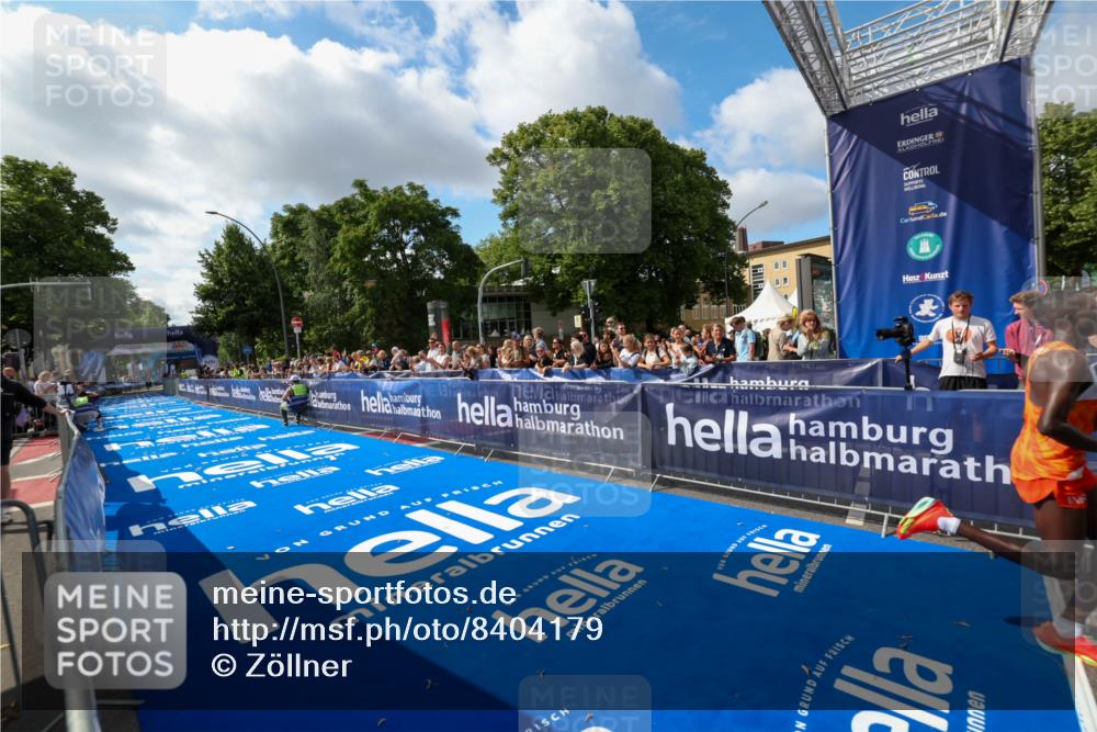 29.06.2025 - hella hamburg halbmarathon Zöllner http://msf.ph/oto/8404179 29.06.2025 10:02:50 Ziel 10 meine-sportfotos.de