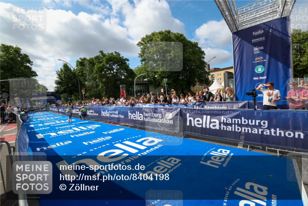 29.06.2025 - hella hamburg halbmarathon Zöllner http://msf.ph/oto/8404198 29.06.2025 10:02:59 Ziel 7, 9 meine-sportfotos.de