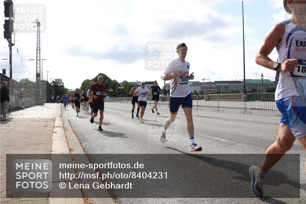 29.06.2025 - hella hamburg halbmarathon Lena Gebhardt http://msf.ph/oto/8404231 29.06.2025 09:49:21 Lombardsbrücke 15328, 2980, 18183, 3014, 18, 1571, 1600, 1603, 2044, 2707, 2745, 2750, 2797, 2849, 2980, 3014, 3116, 3136, 4062, 4148, 4766, 5050, 5124, 5648, 5889, 6037, 6047, 6095, 6149, 6771, 7035, 7109, 7229, 7310, 7482, 7743, 7981, 8002, 8358, 9640, 9914, 10369, 10451, 10738, 10877, 11106, 11177, 11423, 11447, 11952, 12088, 12091, 12098, 12168, 12739, 13064, 13137, 13158, 13190, 13372, 13755, 13900, 14075, 14311, 14359, 14603, 14629, 14667, 14789, 15094 meine-sportfotos.de