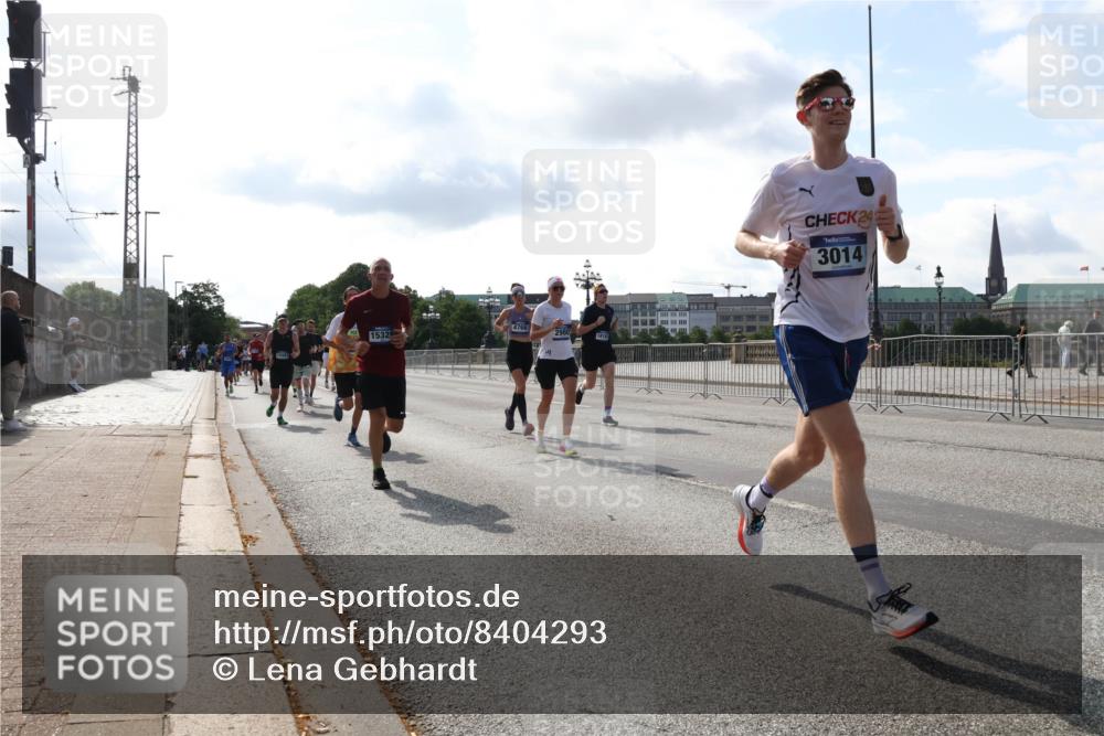 29.06.2025 - hella hamburg halbmarathon Lena Gebhardt http://msf.ph/oto/8404293 29.06.2025 09:49:22 Lombardsbrücke 1532, 4766, 24, 3014, 1571, 1600, 1603, 2044, 2707, 2745, 2750, 2797, 2849, 2980, 3014, 3116, 3136, 4062, 4148, 4766, 5050, 5124, 5648, 5889, 6037, 6047, 6095, 6149, 6771, 7035, 7109, 7229, 7310, 7482, 7743, 7981, 8002, 8358, 9640, 9914, 10369, 10451, 10738, 10877, 10930, 11106, 11177, 11423, 11447, 11952, 12088, 12091, 12098, 12168, 12739, 13064, 13137, 13158, 13190, 13372, 13755, 13900, 14075, 14311, 14359, 14603, 14629, 14667, 14789, 15094 meine-sportfotos.de