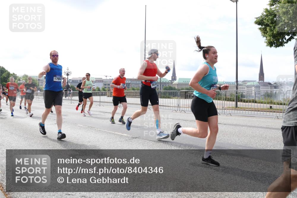 29.06.2025 - hella hamburg halbmarathon Lena Gebhardt http://msf.ph/oto/8404346 29.06.2025 10:16:31 Lombardsbrücke 8295, 13220, 17694, 1618, 1117, 1212, 1240, 1244, 1308, 1599, 1825, 2071, 2165, 2347, 2803, 2835, 2912, 3030, 3088, 3134, 3156, 3176, 3484, 3648, 3687, 4478, 4583, 4637, 4828, 5036, 5037, 5046, 5294, 6024, 6488, 6742, 6941, 7158, 7358, 7753, 8169, 8274, 8295, 8317, 8597, 8619, 8645, 8707, 8847, 8857, 9091, 9208, 9332, 9492, 9601, 9628, 9664, 9676, 9802, 9810, 9881, 10076, 10107, 10139, 10141, 10183, 10232, 10292, 10844, 10990, 11344, 11345 meine-sportfotos.de