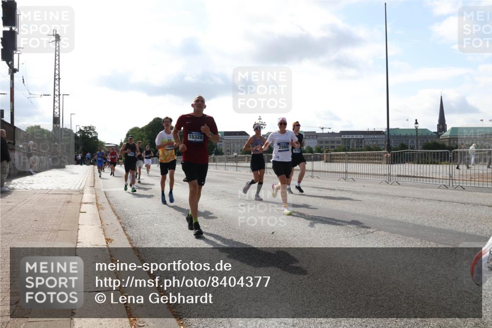 29.06.2025 - hella hamburg halbmarathon Lena Gebhardt http://msf.ph/oto/8404377 29.06.2025 09:49:22 Lombardsbrücke 14667, 15328, 2980, 18183, 1571, 1600, 1603, 2044, 2707, 2745, 2750, 2797, 2849, 2980, 3014, 3116, 3136, 4062, 4148, 4766, 5050, 5124, 5648, 5889, 6037, 6047, 6095, 6149, 6771, 7035, 7109, 7229, 7310, 7482, 7743, 7981, 8002, 8358, 9640, 9914, 10369, 10451, 10738, 10877, 10930, 11106, 11177, 11423, 11447, 11952, 12088, 12091, 12098, 12168, 12739, 13064, 13137, 13158, 13190, 13372, 13755, 13900, 14075, 14311, 14359, 14603, 14629, 14667, 14789, 15094 meine-sportfotos.de