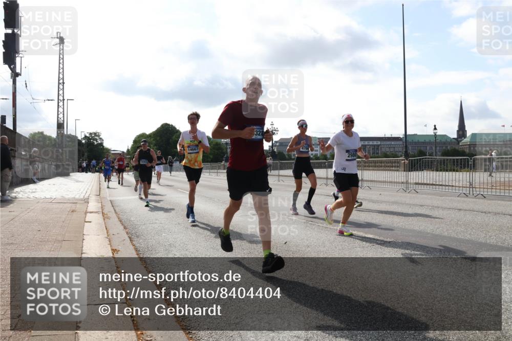 29.06.2025 - hella hamburg halbmarathon Lena Gebhardt http://msf.ph/oto/8404404 29.06.2025 09:49:23 Lombardsbrücke 14667, 328, 4766, 2980, 1571, 1600, 1603, 2044, 2707, 2745, 2750, 2797, 2849, 2980, 3014, 3116, 3136, 4062, 4148, 4766, 5050, 5124, 5648, 5889, 6037, 6047, 6095, 6149, 6771, 7035, 7109, 7229, 7310, 7482, 7743, 7981, 8002, 8358, 9640, 9686, 9914, 10369, 10451, 10877, 10930, 11106, 11177, 11423, 11447, 11952, 12088, 12091, 12098, 12168, 12739, 13064, 13137, 13158, 13190, 13372, 13755, 13900, 14075, 14311, 14359, 14603, 14629, 14667, 14789, 15094 meine-sportfotos.de