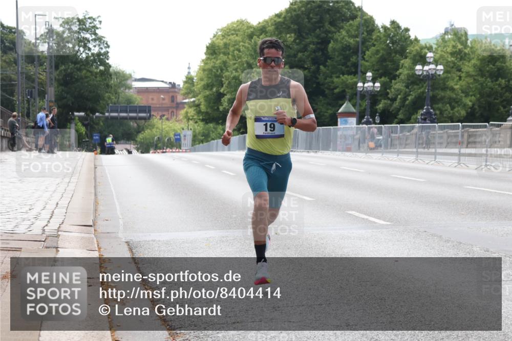 29.06.2025 - hella hamburg halbmarathon Lena Gebhardt http://msf.ph/oto/8404414 29.06.2025 09:32:28 Lombardsbrücke 19, 14, 17, 19, 21 meine-sportfotos.de