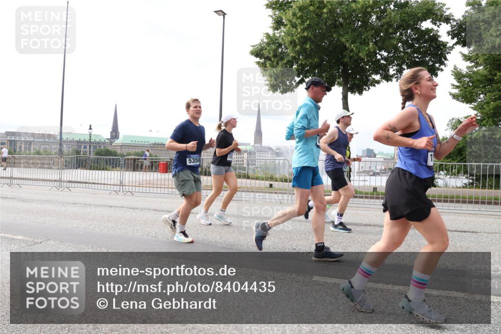 29.06.2025 - hella hamburg halbmarathon Lena Gebhardt http://msf.ph/oto/8404435 29.06.2025 10:24:09 Lombardsbrücke 5358, 1005, 1009, 1064, 1389, 1444, 1545, 2125, 2132, 2477, 2489, 3013, 3185, 3285, 3579, 3786, 4122, 4162, 4464, 4597, 4646, 4684, 4719, 4990, 4993, 5039, 5055, 5258, 5260, 5358, 5661, 5954, 6478, 6524, 6526, 7013, 7426, 7528, 7920, 7975, 8031, 8141, 8149, 8167, 8181, 8187, 8297, 8502, 8676, 8717, 9063, 9217, 9603, 10649, 11044, 11306, 11347, 11415, 11454, 11793, 12210, 13149, 13380, 13573, 13711, 14143, 14521, 15739, 15853 meine-sportfotos.de