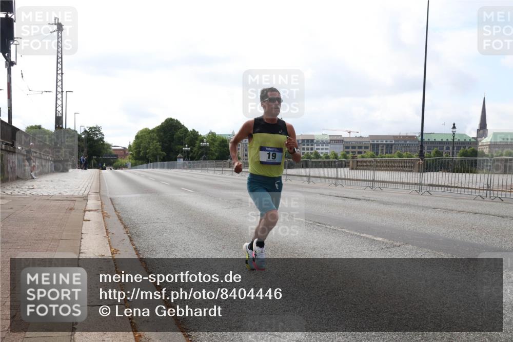29.06.2025 - hella hamburg halbmarathon Lena Gebhardt http://msf.ph/oto/8404446 29.06.2025 09:32:29 Lombardsbrücke 19, 14, 17, 19, 21 meine-sportfotos.de