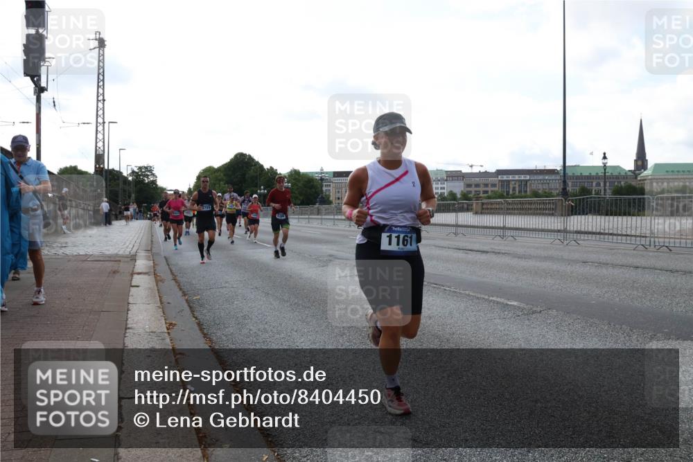 29.06.2025 - hella hamburg halbmarathon Lena Gebhardt http://msf.ph/oto/8404450 29.06.2025 10:03:39 Lombardsbrücke 2759, 1161, 1114, 1135, 1138, 1161, 1355, 1367, 1450, 1885, 2277, 2594, 2619, 2683, 2759, 4095, 4307, 4511, 5363, 5384, 5396, 5464, 5613, 6391, 6453, 7006, 7277, 7278, 7279, 7290, 7306, 7485, 7706, 7935, 8469, 8484, 8727, 9280, 9453, 9899, 10389, 11402, 11556, 11614, 12177, 12211, 12212, 12336, 12377, 12843, 13474, 13732, 13793, 13857, 13976, 15520, 15539, 15643, 15859, 16113, 16371, 16621, 17098, 17226, 17550, 18028 meine-sportfotos.de
