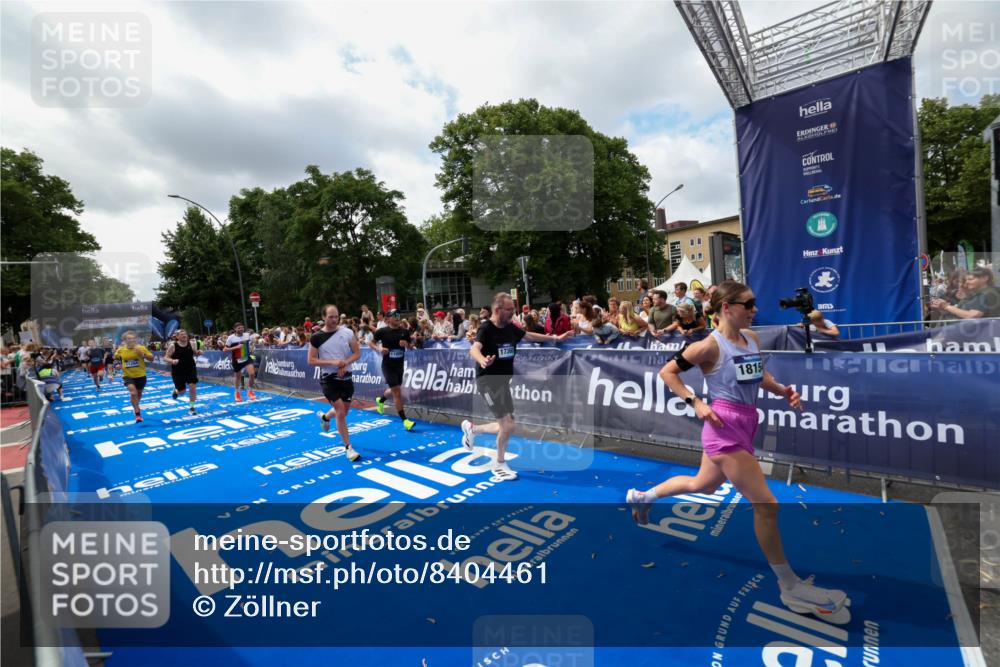 29.06.2025 - hella hamburg halbmarathon Zöllner http://msf.ph/oto/8404461 29.06.2025 10:39:43 Ziel 1358, 4398, 4888, 11284, 11806, 13190, 14077, 15094, 15435, 16580, 16761, 17005, 17215, 17360, 17425, 17792, 18154, 18803 meine-sportfotos.de