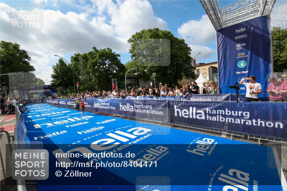 29.06.2025 - hella hamburg halbmarathon Zöllner http://msf.ph/oto/8404471 29.06.2025 10:03:06 Ziel 9, 23 meine-sportfotos.de