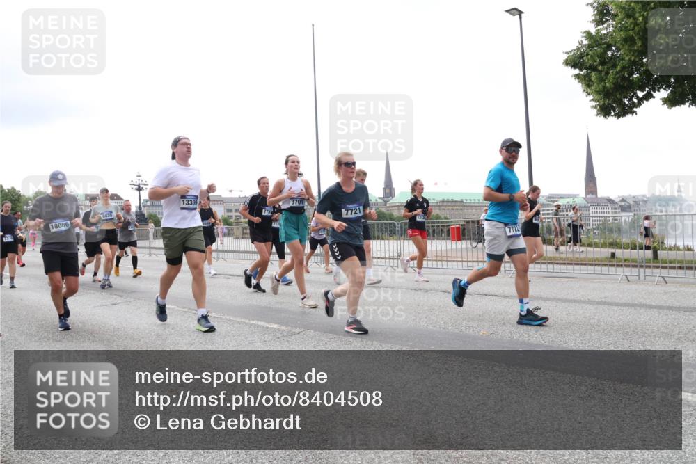 29.06.2025 - hella hamburg halbmarathon Lena Gebhardt http://msf.ph/oto/8404508 29.06.2025 10:50:16 Lombardsbrücke 7339, 13309, 18086, 6680, 3701, 7721, 7722, 1259, 1487, 1511, 1828, 2047, 2212, 3203, 3680, 3701, 3710, 3805, 3897, 4090, 4168, 4870, 4961, 5119, 5131, 5749, 5751, 5997, 6680, 6830, 7505, 7677, 7721, 7722, 7755, 8065, 8254, 8299, 9015, 9605, 9940, 10060, 10286, 10617, 10683, 10744, 11030, 11426, 11696, 11716, 11760, 12079, 12124, 13127, 13128, 13309, 13381, 13744, 13846, 13887, 14102, 14144, 14505, 14545, 14591, 14692, 14940, 15230, 15626 meine-sportfotos.de