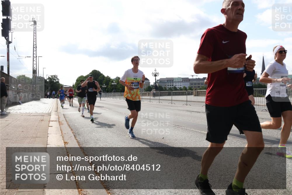 29.06.2025 - hella hamburg halbmarathon Lena Gebhardt http://msf.ph/oto/8404512 29.06.2025 09:49:23 Lombardsbrücke 1556, 4667, 18183, 1571, 1600, 1603, 2044, 2707, 2745, 2750, 2797, 2849, 2980, 3014, 3116, 3136, 4062, 4148, 4766, 5050, 5124, 5648, 5889, 6037, 6047, 6095, 6149, 6771, 7035, 7109, 7229, 7310, 7482, 7743, 7981, 8002, 8358, 9640, 9686, 9914, 10369, 10451, 10877, 10930, 11106, 11177, 11423, 11447, 11952, 12088, 12091, 12098, 12168, 12739, 13064, 13137, 13158, 13190, 13372, 13755, 13900, 14075, 14311, 14359, 14603, 14629, 14667, 14789, 15094 meine-sportfotos.de