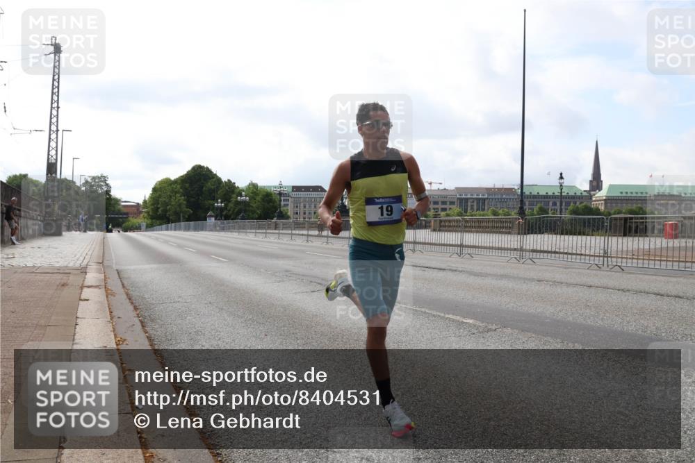 29.06.2025 - hella hamburg halbmarathon Lena Gebhardt http://msf.ph/oto/8404531 29.06.2025 09:32:29 Lombardsbrücke 19, 14, 17, 19, 21 meine-sportfotos.de