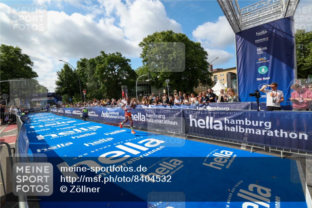 29.06.2025 - hella hamburg halbmarathon Zöllner http://msf.ph/oto/8404532 29.06.2025 10:03:07 Ziel 9, 23 meine-sportfotos.de