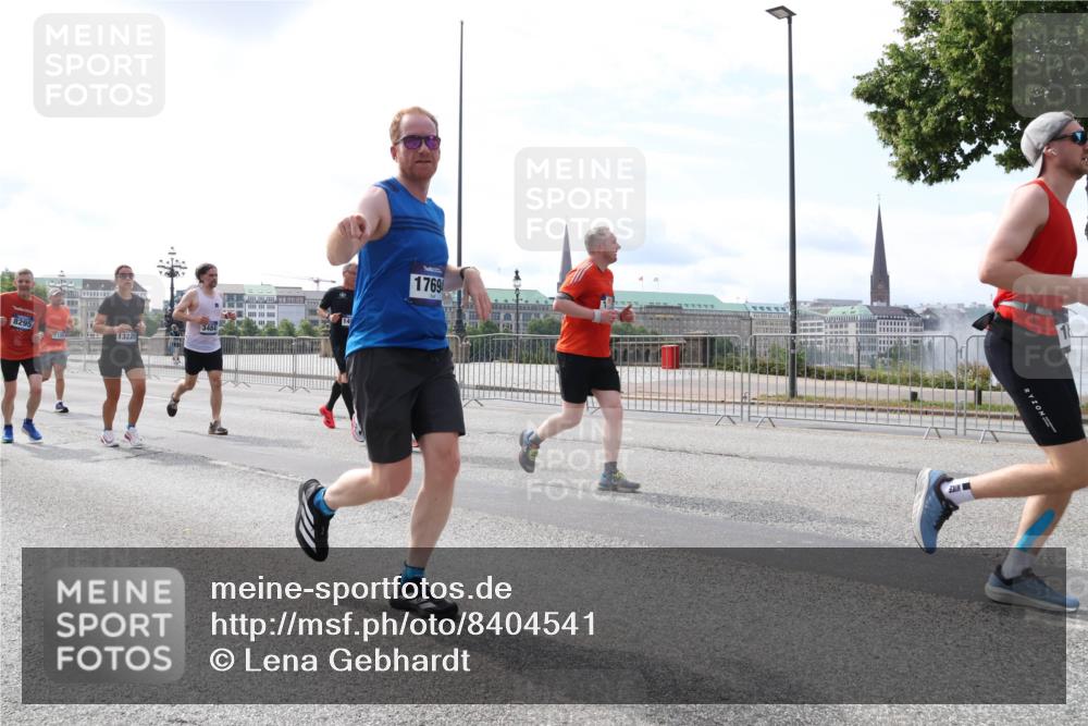 29.06.2025 - hella hamburg halbmarathon Lena Gebhardt http://msf.ph/oto/8404541 29.06.2025 10:16:31 Lombardsbrücke 1769, 1117, 1212, 1240, 1244, 1308, 1599, 1825, 2071, 2165, 2347, 2803, 2835, 2912, 3030, 3088, 3134, 3156, 3176, 3484, 3648, 3687, 4478, 4583, 4637, 4828, 5036, 5037, 5046, 5294, 6024, 6488, 6742, 6941, 7158, 7358, 7753, 8169, 8274, 8295, 8317, 8597, 8619, 8645, 8707, 8847, 8857, 9091, 9208, 9332, 9492, 9601, 9628, 9664, 9676, 9802, 9810, 9881, 10076, 10107, 10139, 10141, 10183, 10232, 10292, 10844, 10990, 11344, 11345 meine-sportfotos.de