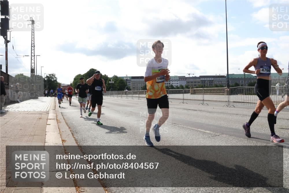 29.06.2025 - hella hamburg halbmarathon Lena Gebhardt http://msf.ph/oto/8404567 29.06.2025 09:49:24 Lombardsbrücke 148, 15561, 14667, 4766, 1571, 1600, 1603, 2044, 2707, 2745, 2750, 2797, 2849, 2980, 3014, 3116, 3136, 4062, 4148, 4766, 5050, 5648, 5889, 6037, 6047, 6095, 6149, 6771, 7035, 7109, 7229, 7310, 7482, 7743, 7981, 8002, 8358, 8465, 9640, 9686, 9914, 10369, 10451, 10877, 10930, 11106, 11177, 11423, 11447, 11952, 12088, 12091, 12098, 12168, 12739, 13064, 13158, 13190, 13755, 13900, 14075, 14311, 14359, 14603, 14629, 14667, 14789, 15094 meine-sportfotos.de