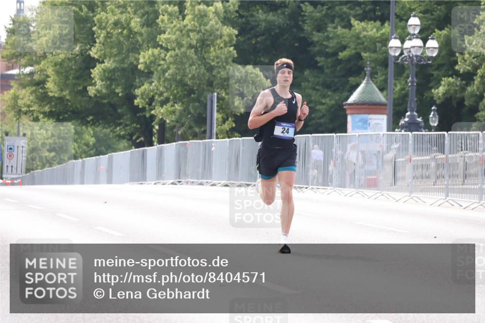 29.06.2025 - hella hamburg halbmarathon Lena Gebhardt http://msf.ph/oto/8404571 29.06.2025 09:33:08 Lombardsbrücke 24, 19 meine-sportfotos.de